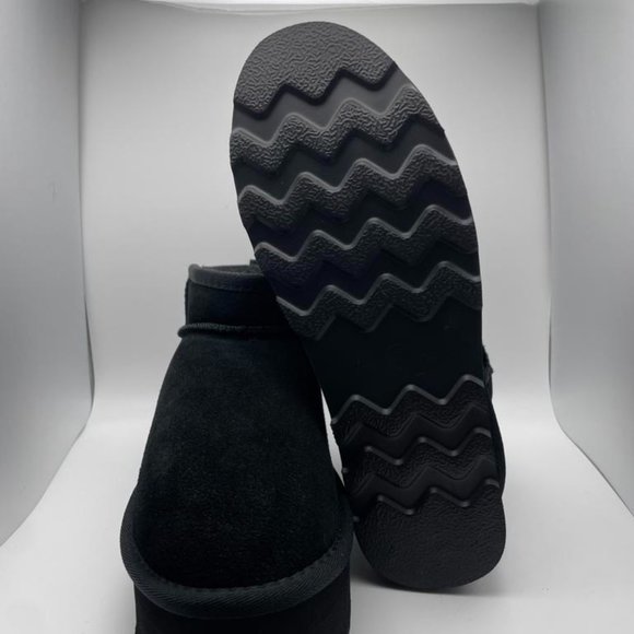 CUSHIONAIRE Women's Cozy Genuine Suede pull on platform boot - Picture 2 of 6